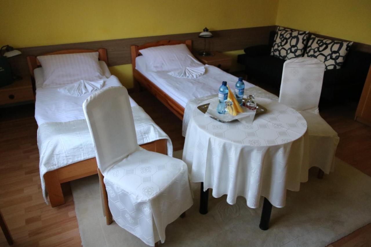 Hotel Polonia Chojnice Luaran gambar