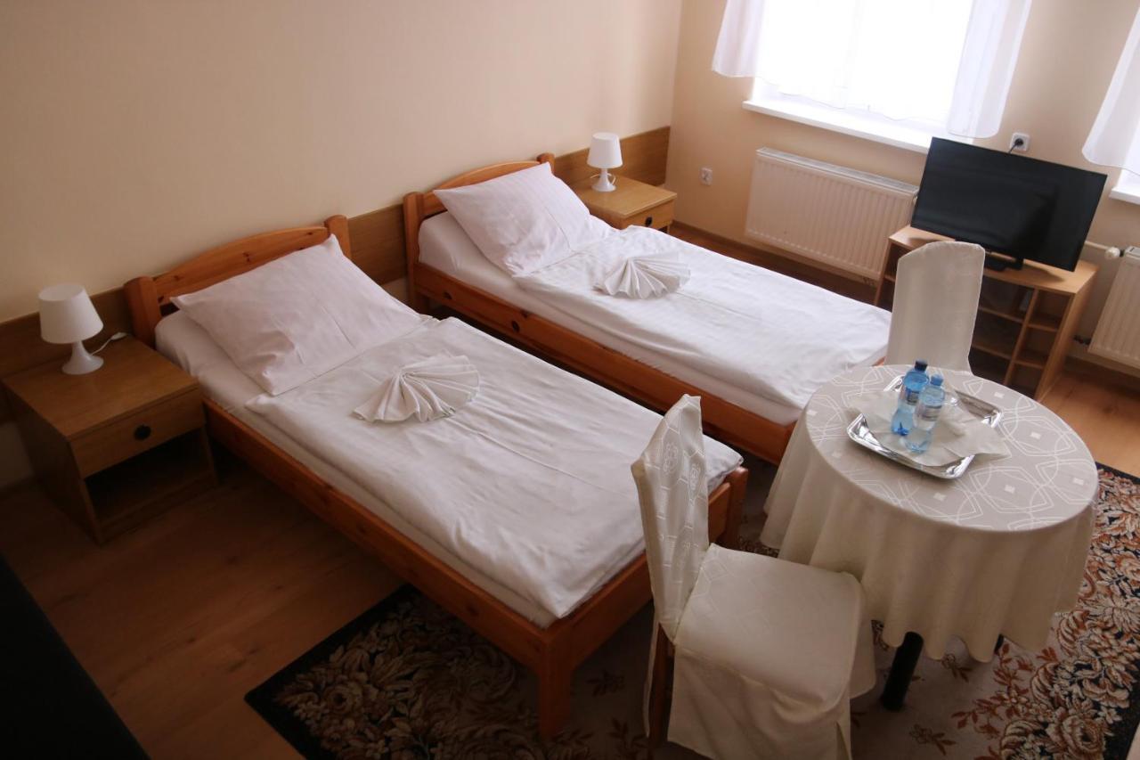 Hotel Polonia Chojnice Luaran gambar