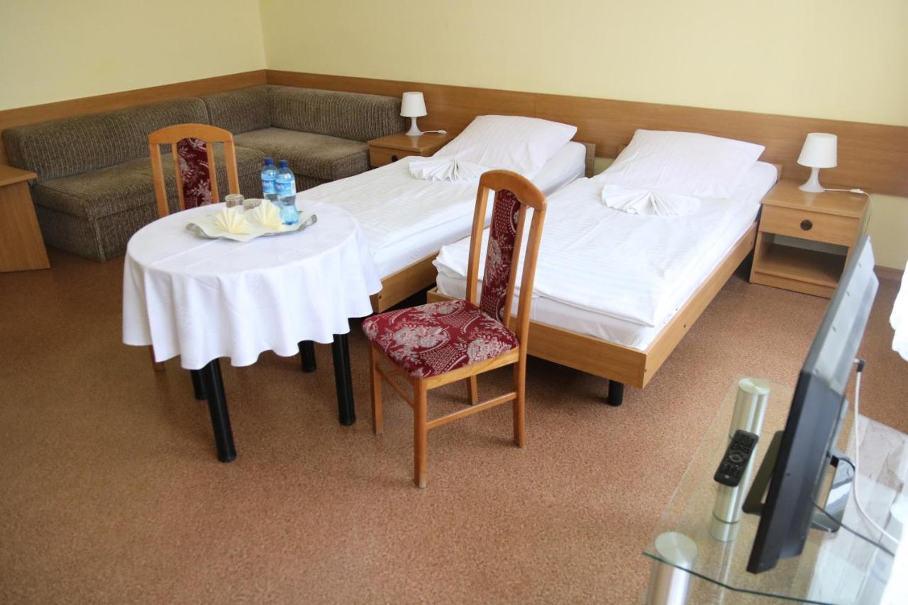 Hotel Polonia Chojnice Luaran gambar