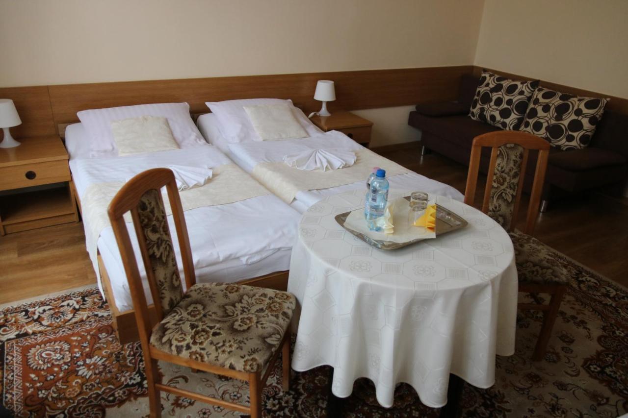 Hotel Polonia Chojnice Luaran gambar