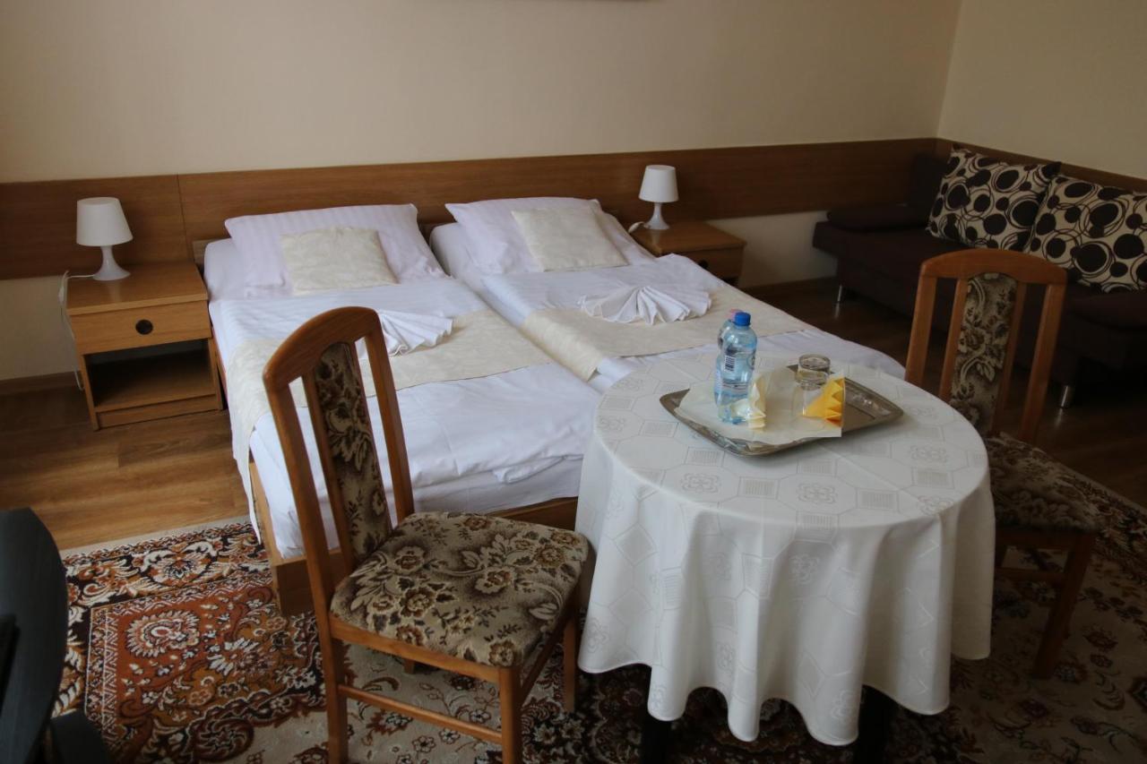 Hotel Polonia Chojnice Luaran gambar