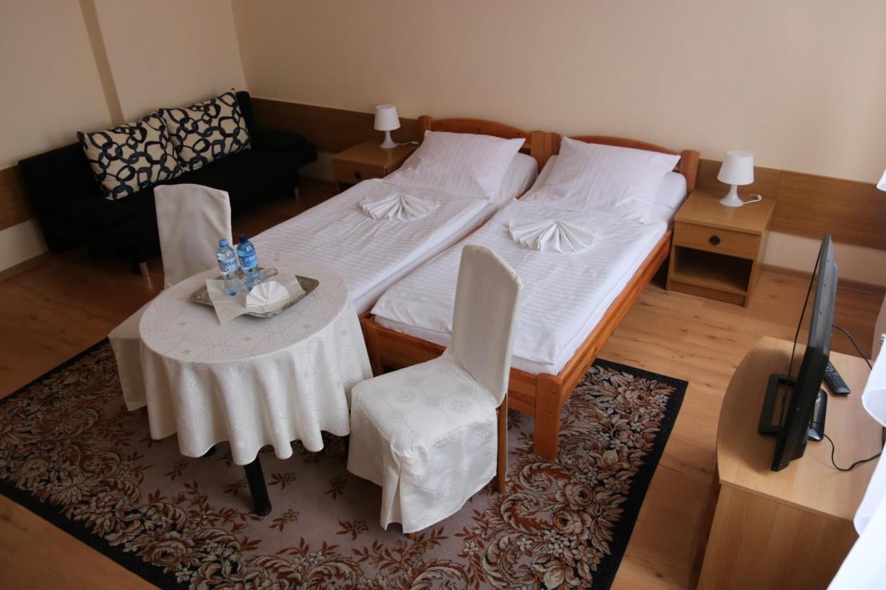 Hotel Polonia Chojnice Luaran gambar