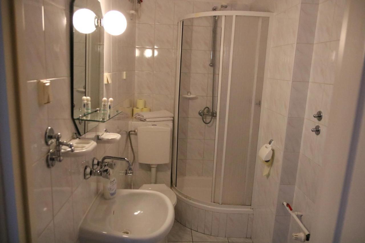 Hotel Polonia Chojnice Luaran gambar